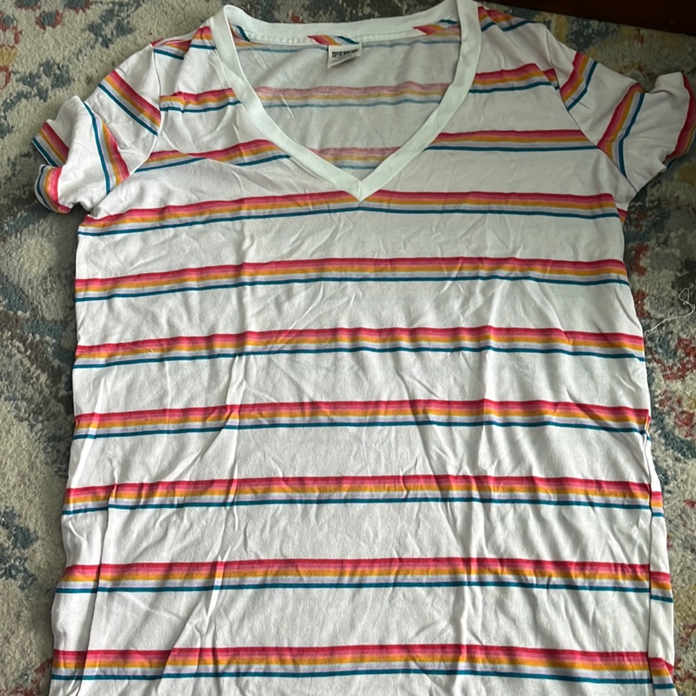 PINK rainbow shirt. 🌈 medium